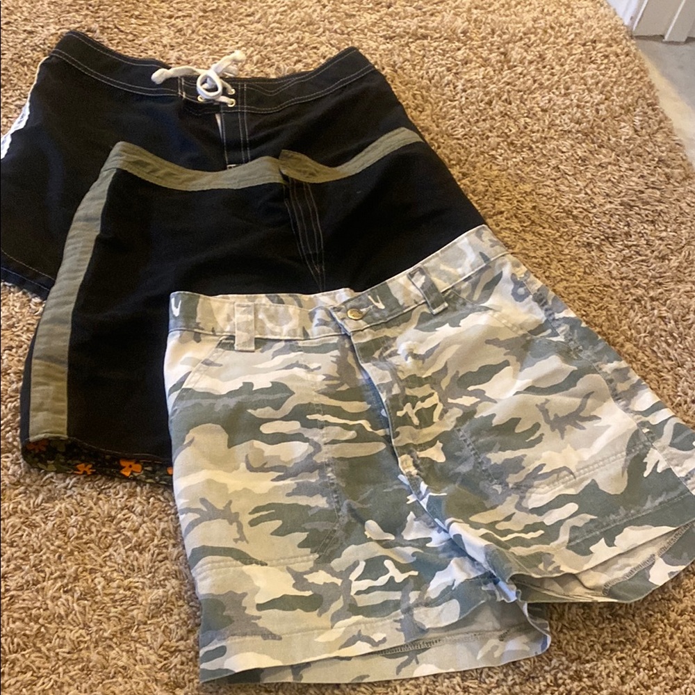 😎Bundle of Camouflage and Black Shorts